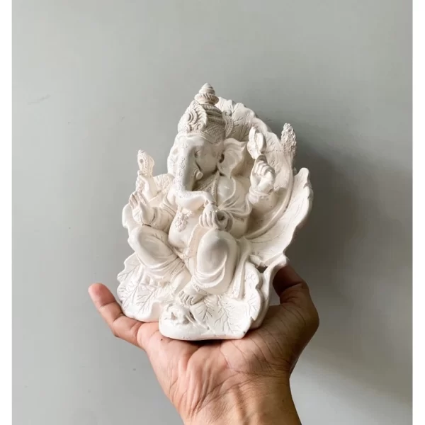 Tượng voi Ganesh Ngồi trong hoa dâm bụt - Màu trắng ngà - Có 2 kích thước - Ảnh 3