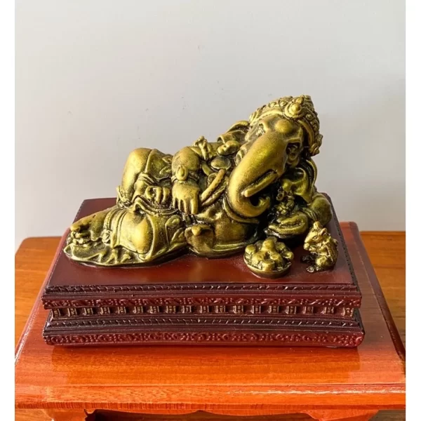 Tượng Phật Ganesha Phong Thái “Nằm Thư Giãn” – Màu Vàng Tài Lộc – Đế Gỗ Tự Nhiên - Ảnh 5