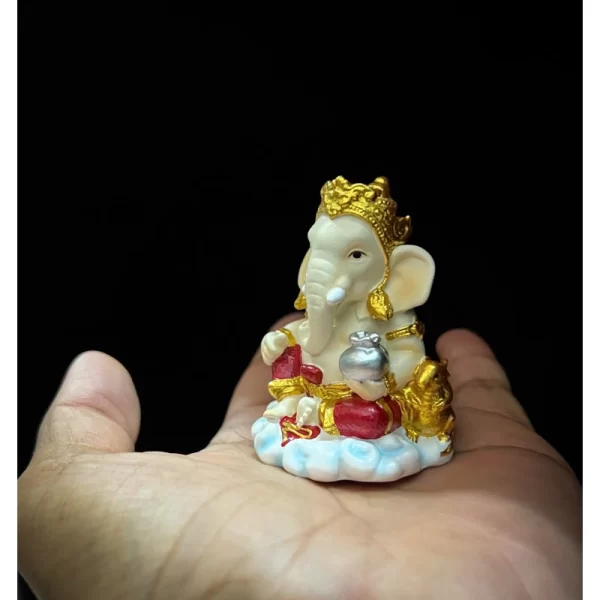 Tượng Ganesha Phong Thái Vương Giả – Phiên Bản Ngồi Bệ Mây – Màu Đỏ & Xanh – Cao 6 cm