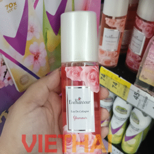 Nước hoa Enchanteur Cologne có 6 mùi hương, dung tích 100 ml.