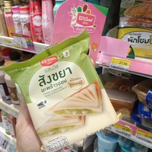 Bánh sandwich nhân kem trứng lá dứa và dừa non Ezygo (Pandan Custard with Young Coconut Sandwich)
