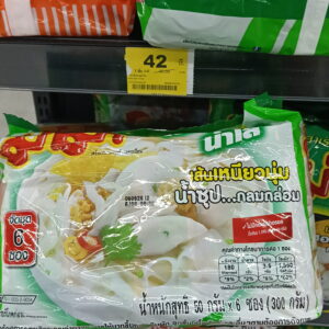 Hủ tiếu sợi lớn nước trong Mama (Instant Flat Noodles Clear Soup)