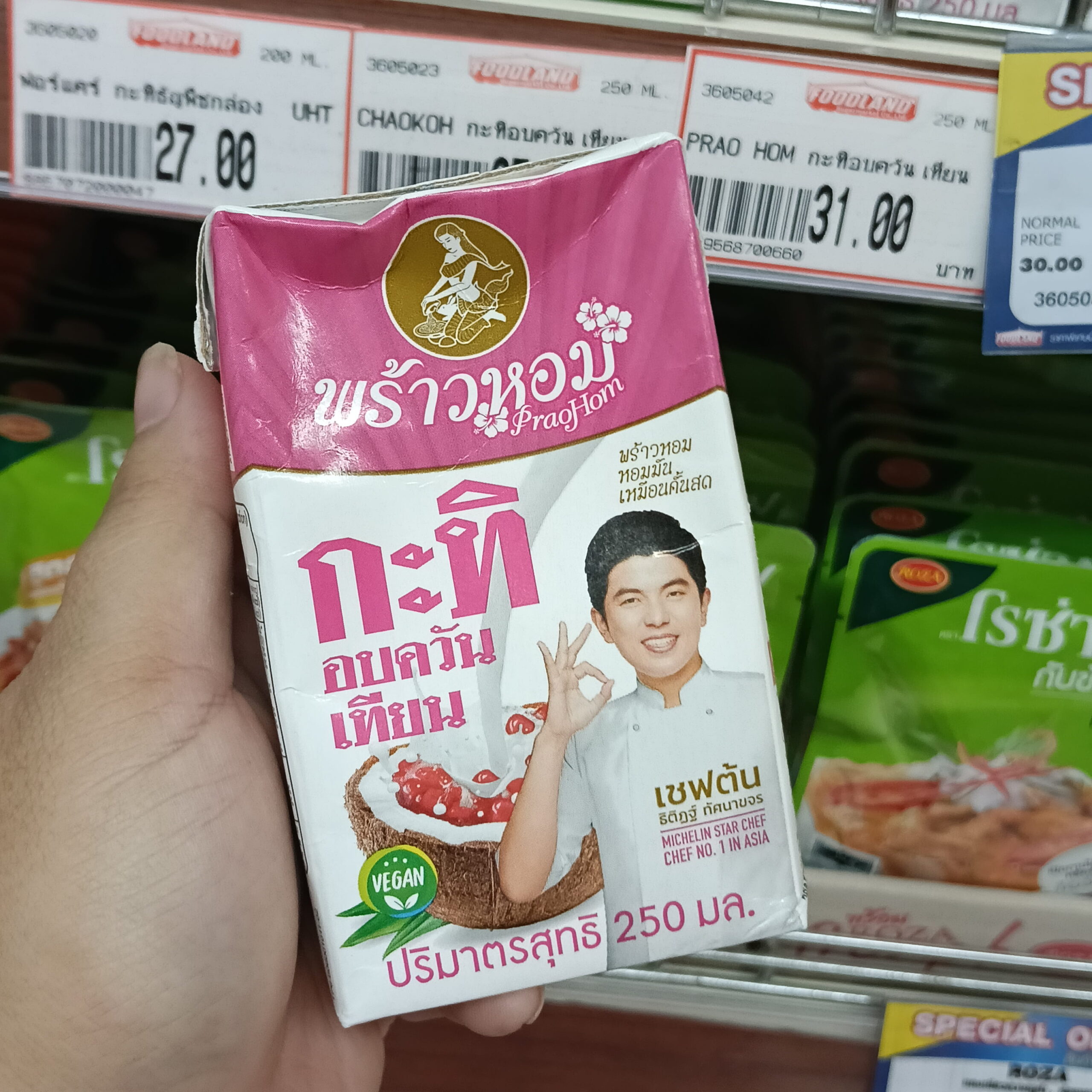 Nước Cốt Dừa PraoHom lốc 4 – Tinh Hoa Ẩm Thực Thái Từ Đầu Bếp Michelin