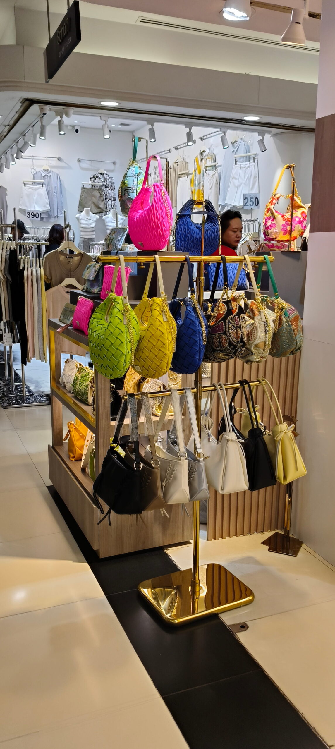 POSH - Ảnh 2