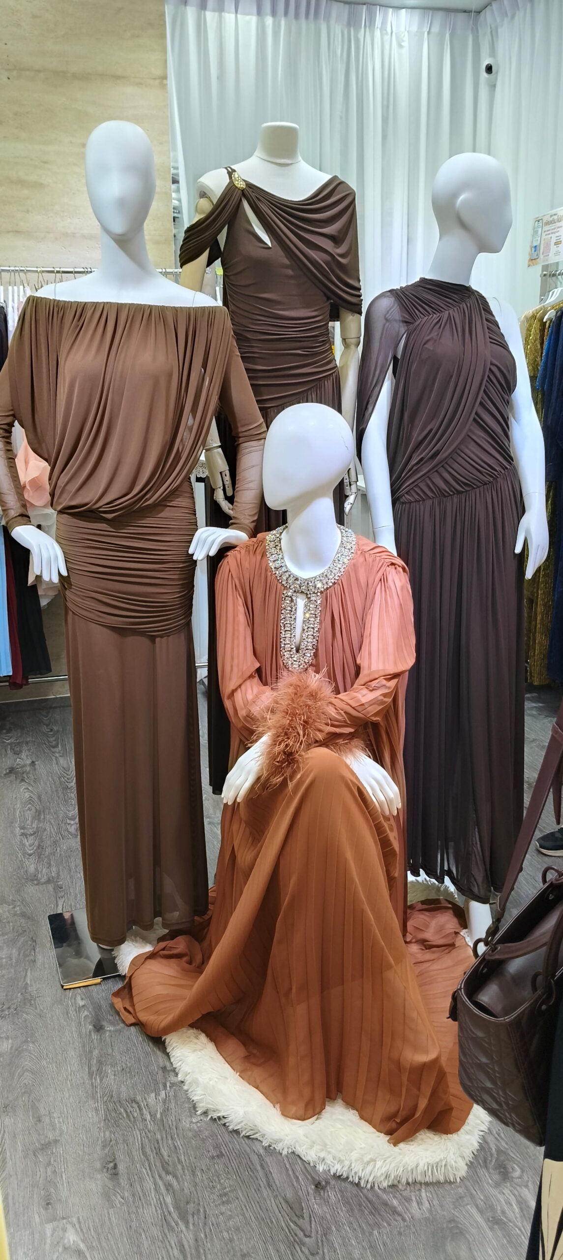 LUXE - Ảnh 2