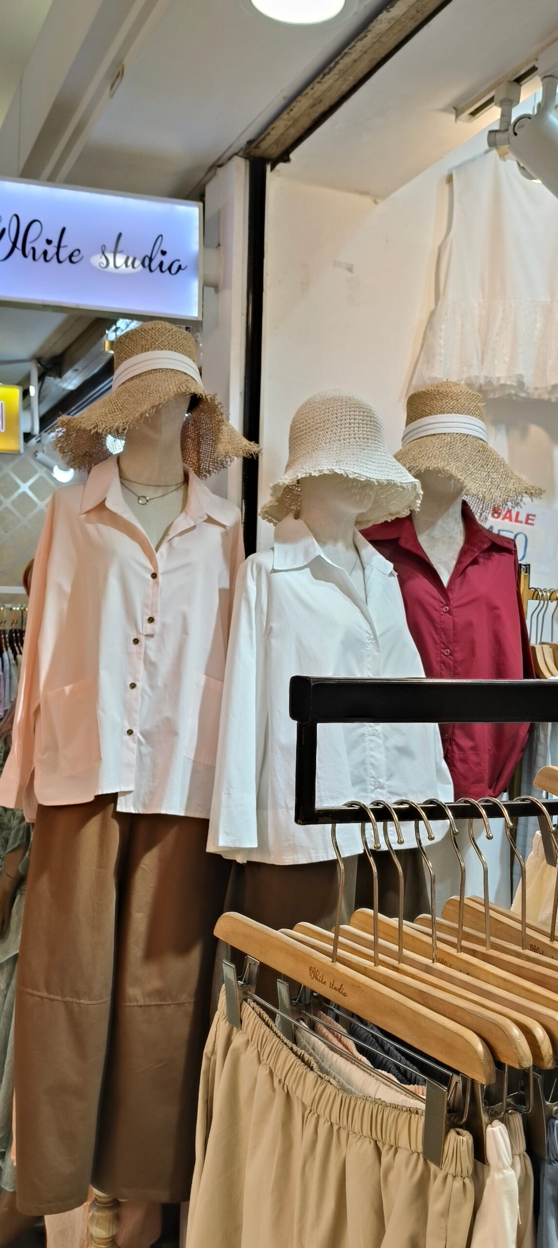 WHITE STUDIO - Ảnh 3