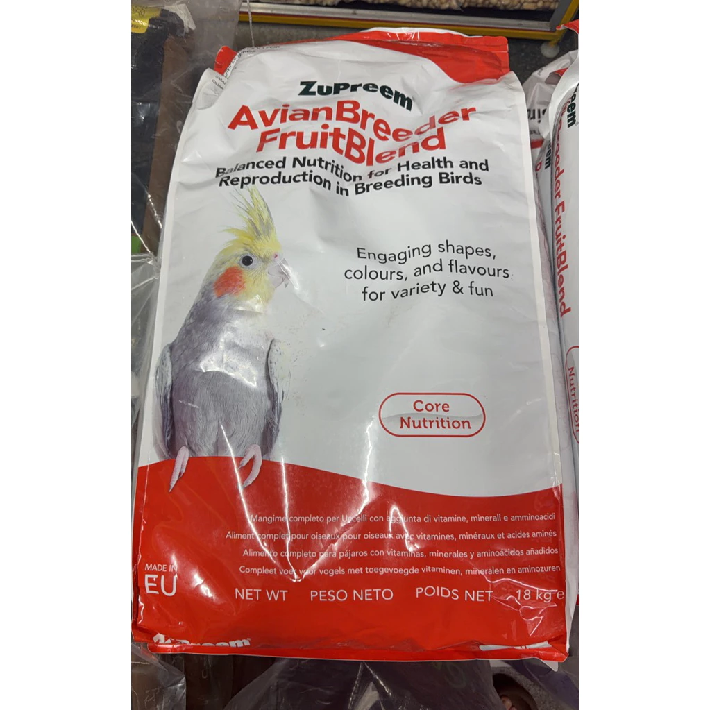ZuPreem AvianBreeder FruitBlend (bao lớn 18kg), một dòng thức ăn dinh dưỡng cao cấp chuyên dụng cho các loài chim vẹt trong giai đoạn sinh sản và nuôi con.